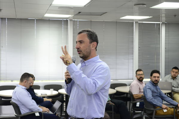 Rueda prensa Avances solución coloración agua.
Rueda prensa Avances solución coloración agua.
Fecha: Septiembre 9 de 2019. 
Para descargar esta fotografía en alta resolución, haga clic sobre la imagen hasta que la misma se despliegue en la pantalla completa; luego dé clic derecho y elija la opción "guardar imagen como". 
En caso de publicación por cualquier medio, solicitamos acompañarla del crédito: "Foto EPM"
Palabras clave: Rueda prensa Avances solución coloración agua.