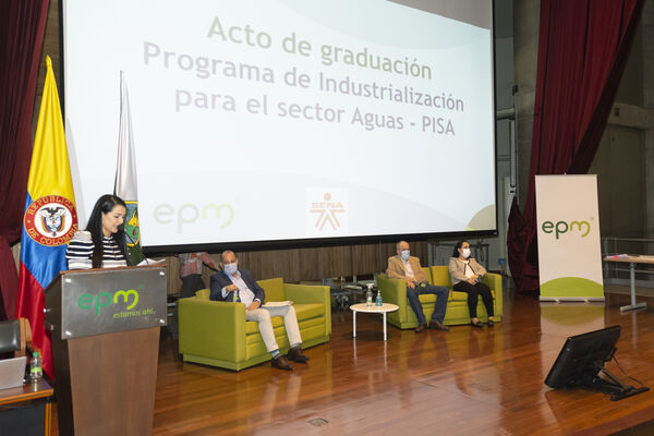 Acto de graduación Programa de Industrialización para el Sector Aguas - PISA
Acto graduación Programa de Industrialización Sector Aguas  PISA
Fecha: 30 SEPTIEMBRE 2021
Para descargar esta fotografía en alta resolución, haga clic sobre la imagen hasta que la misma se despliegue en la pantalla completa; luego dé clic derecho y elija la opción "guardar imagen como". 
En caso de publicación por cualquier medio, solicitamos acompañarla del crédito: "Foto EPM"
Palabras clave: Grados graduación ceremonia título PISA