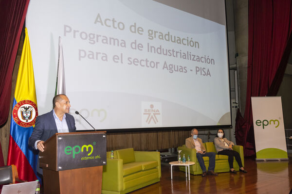 Acto de graduación Programa de Industrialización para el Sector Aguas - PISA
Acto graduación Programa de Industrialización Sector Aguas  PISA
Fecha: 30 SEPTIEMBRE 2021
Para descargar esta fotografía en alta resolución, haga clic sobre la imagen hasta que la misma se despliegue en la pantalla completa; luego dé clic derecho y elija la opción "guardar imagen como". 
En caso de publicación por cualquier medio, solicitamos acompañarla del crédito: "Foto EPM"
Palabras clave: Grados graduación ceremonia título PISA