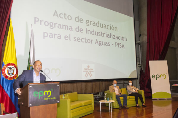 Acto de graduación Programa de Industrialización para el Sector Aguas - PISA
Acto graduación Programa de Industrialización Sector Aguas  PISA
Fecha: 30 SEPTIEMBRE 2021
Para descargar esta fotografía en alta resolución, haga clic sobre la imagen hasta que la misma se despliegue en la pantalla completa; luego dé clic derecho y elija la opción "guardar imagen como". 
En caso de publicación por cualquier medio, solicitamos acompañarla del crédito: "Foto EPM"
Palabras clave: Grados graduación ceremonia título PISA