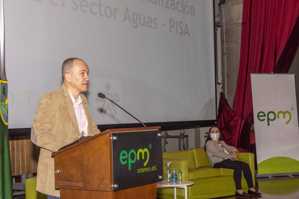Acto de graduación Programa de Industrialización para el Sector Aguas - PISA
Acto graduación Programa de Industrialización Sector Aguas  PISA
Fecha: 30 SEPTIEMBRE 2021
Para descargar esta fotografía en alta resolución, haga clic sobre la imagen hasta que la misma se despliegue en la pantalla completa; luego dé clic derecho y elija la opción "guardar imagen como". 
En caso de publicación por cualquier medio, solicitamos acompañarla del crédito: "Foto EPM"
Palabras clave: Grados graduación ceremonia título PISA