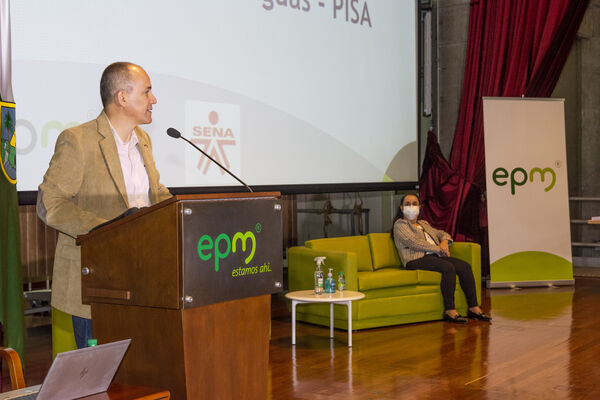 Acto de graduación Programa de Industrialización para el Sector Aguas - PISA
Acto graduación Programa de Industrialización Sector Aguas  PISA
Fecha: 30 SEPTIEMBRE 2021
Para descargar esta fotografía en alta resolución, haga clic sobre la imagen hasta que la misma se despliegue en la pantalla completa; luego dé clic derecho y elija la opción "guardar imagen como". 
En caso de publicación por cualquier medio, solicitamos acompañarla del crédito: "Foto EPM"
Palabras clave: Grados graduación ceremonia título PISA