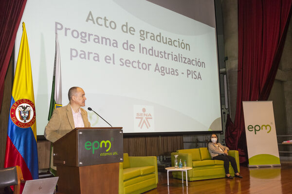Acto de graduación Programa de Industrialización para el Sector Aguas - PISA
Acto graduación Programa de Industrialización Sector Aguas  PISA
Fecha: 30 SEPTIEMBRE 2021
Para descargar esta fotografía en alta resolución, haga clic sobre la imagen hasta que la misma se despliegue en la pantalla completa; luego dé clic derecho y elija la opción "guardar imagen como". 
En caso de publicación por cualquier medio, solicitamos acompañarla del crédito: "Foto EPM"
Palabras clave: Grados graduación ceremonia título PISA
