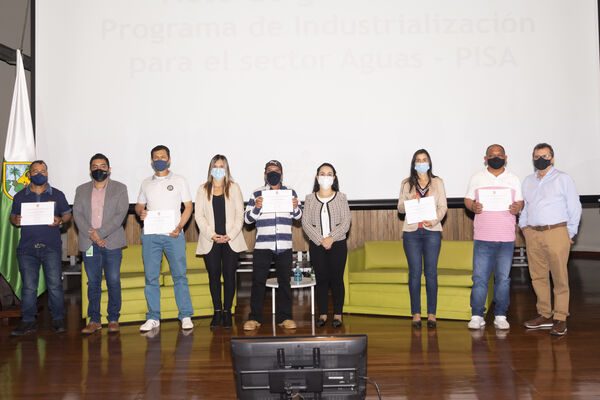 Acto de graduación Programa de Industrialización para el Sector Aguas - PISA
Acto graduación Programa de Industrialización Sector Aguas  PISA
Fecha: 30 SEPTIEMBRE 2021
Para descargar esta fotografía en alta resolución, haga clic sobre la imagen hasta que la misma se despliegue en la pantalla completa; luego dé clic derecho y elija la opción "guardar imagen como". 
En caso de publicación por cualquier medio, solicitamos acompañarla del crédito: "Foto EPM"
Palabras clave: Grados graduación ceremonia título PISA