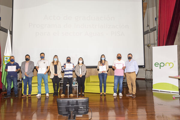 Acto de graduación Programa de Industrialización para el Sector Aguas - PISA
Acto graduación Programa de Industrialización Sector Aguas  PISA
Fecha: 30 SEPTIEMBRE 2021
Para descargar esta fotografía en alta resolución, haga clic sobre la imagen hasta que la misma se despliegue en la pantalla completa; luego dé clic derecho y elija la opción "guardar imagen como". 
En caso de publicación por cualquier medio, solicitamos acompañarla del crédito: "Foto EPM"
Palabras clave: Grados graduación ceremonia título PISA