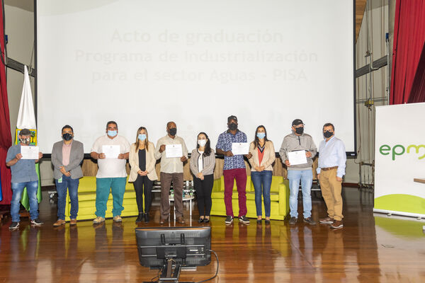 Acto de graduación Programa de Industrialización para el Sector Aguas - PISA
Acto graduación Programa de Industrialización Sector Aguas  PISA
Fecha: 30 SEPTIEMBRE 2021
Para descargar esta fotografía en alta resolución, haga clic sobre la imagen hasta que la misma se despliegue en la pantalla completa; luego dé clic derecho y elija la opción "guardar imagen como". 
En caso de publicación por cualquier medio, solicitamos acompañarla del crédito: "Foto EPM"
Palabras clave: Grados;graduación;ceremonia;título;PISA