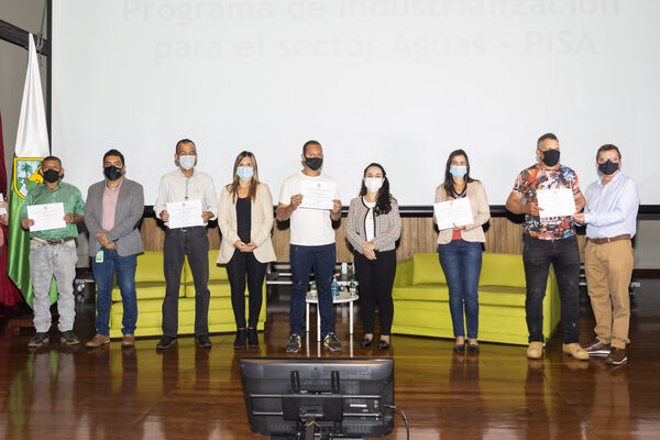 Acto de graduación Programa de Industrialización para el Sector Aguas - PISA
Acto graduación Programa de Industrialización Sector Aguas  PISA
Fecha: 30 SEPTIEMBRE 2021
Para descargar esta fotografía en alta resolución, haga clic sobre la imagen hasta que la misma se despliegue en la pantalla completa; luego dé clic derecho y elija la opción "guardar imagen como". 
En caso de publicación por cualquier medio, solicitamos acompañarla del crédito: "Foto EPM"
Palabras clave: Grados;graduación;ceremonia;título;PISA