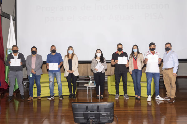 Acto de graduación Programa de Industrialización para el Sector Aguas - PISA
Acto graduación Programa de Industrialización Sector Aguas  PISA
Fecha: 30 SEPTIEMBRE 2021
Para descargar esta fotografía en alta resolución, haga clic sobre la imagen hasta que la misma se despliegue en la pantalla completa; luego dé clic derecho y elija la opción "guardar imagen como". 
En caso de publicación por cualquier medio, solicitamos acompañarla del crédito: "Foto EPM"
Palabras clave: Grados;graduación;ceremonia;título;PISA
