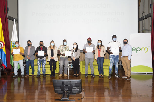 Acto de graduación Programa de Industrialización para el Sector Aguas - PISA
Acto graduación Programa de Industrialización Sector Aguas  PISA
Fecha: 30 SEPTIEMBRE 2021
Para descargar esta fotografía en alta resolución, haga clic sobre la imagen hasta que la misma se despliegue en la pantalla completa; luego dé clic derecho y elija la opción "guardar imagen como". 
En caso de publicación por cualquier medio, solicitamos acompañarla del crédito: "Foto EPM"
Palabras clave: Grados;graduación;ceremonia;título;PISA