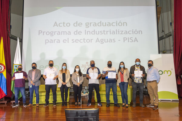 Acto de graduación Programa de Industrialización para el Sector Aguas - PISA
Acto graduación Programa de Industrialización Sector Aguas  PISA
Fecha: 30 SEPTIEMBRE 2021
Para descargar esta fotografía en alta resolución, haga clic sobre la imagen hasta que la misma se despliegue en la pantalla completa; luego dé clic derecho y elija la opción "guardar imagen como". 
En caso de publicación por cualquier medio, solicitamos acompañarla del crédito: "Foto EPM"
Palabras clave: Grados;graduación;ceremonia;título;PISA