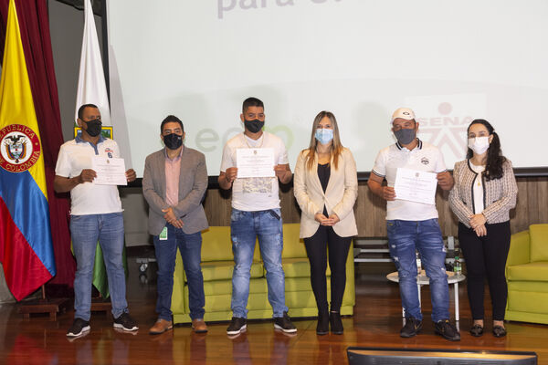 Acto de graduación Programa de Industrialización para el Sector Aguas - PISA
Acto graduación Programa de Industrialización Sector Aguas  PISA
Fecha: 30 SEPTIEMBRE 2021
Para descargar esta fotografía en alta resolución, haga clic sobre la imagen hasta que la misma se despliegue en la pantalla completa; luego dé clic derecho y elija la opción "guardar imagen como". 
En caso de publicación por cualquier medio, solicitamos acompañarla del crédito: "Foto EPM"
Palabras clave: Grados;graduación;ceremonia;título;PISA