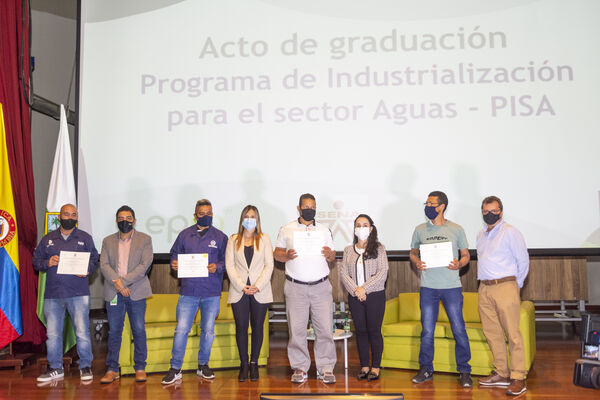 Acto de graduación Programa de Industrialización para el Sector Aguas - PISA
Acto graduación Programa de Industrialización Sector Aguas  PISA
Fecha: 30 SEPTIEMBRE 2021
Para descargar esta fotografía en alta resolución, haga clic sobre la imagen hasta que la misma se despliegue en la pantalla completa; luego dé clic derecho y elija la opción "guardar imagen como". 
En caso de publicación por cualquier medio, solicitamos acompañarla del crédito: "Foto EPM"
Palabras clave: Grados;graduación;ceremonia;título;PISA
