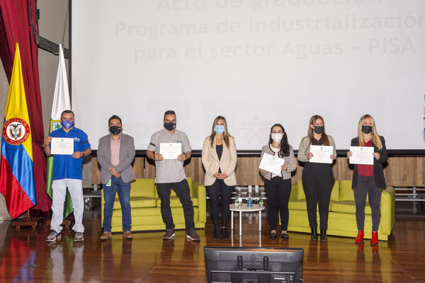 Acto de graduación Programa de Industrialización para el Sector Aguas - PISA
Acto graduación Programa de Industrialización Sector Aguas  PISA
Fecha: 30 SEPTIEMBRE 2021
Para descargar esta fotografía en alta resolución, haga clic sobre la imagen hasta que la misma se despliegue en la pantalla completa; luego dé clic derecho y elija la opción "guardar imagen como". 
En caso de publicación por cualquier medio, solicitamos acompañarla del crédito: "Foto EPM"
Palabras clave: Grados;graduación;ceremonia;título;PISA