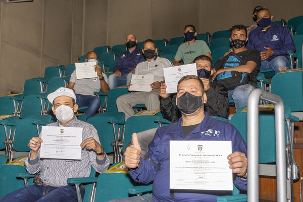 Acto de graduación Programa de Industrialización para el Sector Aguas - PISA
Acto graduación Programa de Industrialización Sector Aguas  PISA
Fecha: 30 SEPTIEMBRE 2021
Para descargar esta fotografía en alta resolución, haga clic sobre la imagen hasta que la misma se despliegue en la pantalla completa; luego dé clic derecho y elija la opción "guardar imagen como". 
En caso de publicación por cualquier medio, solicitamos acompañarla del crédito: "Foto EPM"
Palabras clave: Grados;graduación;ceremonia;título;PISA