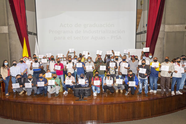 Acto de graduación Programa de Industrialización para el Sector Aguas - PISA
Acto graduación Programa de Industrialización Sector Aguas  PISA
Fecha: 30 SEPTIEMBRE 2021
Para descargar esta fotografía en alta resolución, haga clic sobre la imagen hasta que la misma se despliegue en la pantalla completa; luego dé clic derecho y elija la opción "guardar imagen como". 
En caso de publicación por cualquier medio, solicitamos acompañarla del crédito: "Foto EPM"
Palabras clave: Grados;graduación;ceremonia;título;PISA