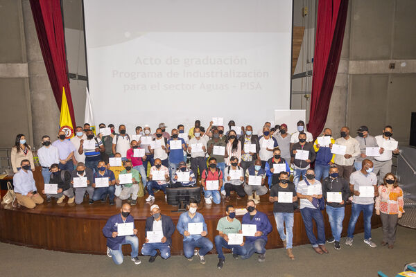 Acto de graduación Programa de Industrialización para el Sector Aguas - PISA
Acto graduación Programa de Industrialización Sector Aguas  PISA
Fecha: 30 SEPTIEMBRE 2021
Para descargar esta fotografía en alta resolución, haga clic sobre la imagen hasta que la misma se despliegue en la pantalla completa; luego dé clic derecho y elija la opción "guardar imagen como". 
En caso de publicación por cualquier medio, solicitamos acompañarla del crédito: "Foto EPM"
Palabras clave: Grados graduación;ceremonia;título;PISA
