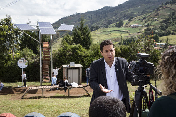Proyecto Celdas Solares
Proyecto Celdas Solares
Fecha: Septiembre 13 de 2017
Para descargar esta fotografía en alta resolución, haga clic sobre la imagen hasta que la misma se despliegue en la pantalla completa; luego dé clic derecho y elija la opción "guardar imagen como". 
En caso de publicación por cualquier medio, solicitamos acompañarla del crédito: "Foto EPM"
Palabras clave: Proyecto Celdas Solares