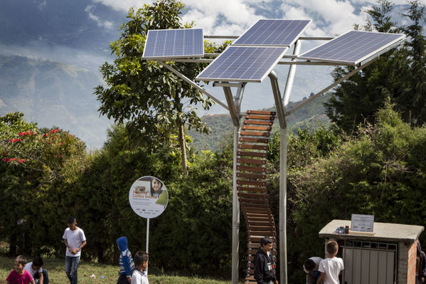 Proyecto Celdas Solares
Proyecto Celdas Solares
Fecha: Septiembre 13 de 2017
Para descargar esta fotografía en alta resolución, haga clic sobre la imagen hasta que la misma se despliegue en la pantalla completa; luego dé clic derecho y elija la opción "guardar imagen como". 
En caso de publicación por cualquier medio, solicitamos acompañarla del crédito: "Foto EPM"
Palabras clave: Proyecto Celdas Solares