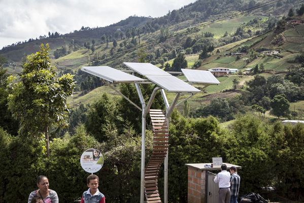 Proyecto Celdas Solares
Proyecto Celdas Solares
Fecha: Septiembre 13 de 2017
Para descargar esta fotografía en alta resolución, haga clic sobre la imagen hasta que la misma se despliegue en la pantalla completa; luego dé clic derecho y elija la opción "guardar imagen como". 
En caso de publicación por cualquier medio, solicitamos acompañarla del crédito: "Foto EPM"
Palabras clave: Proyecto Celdas Solares