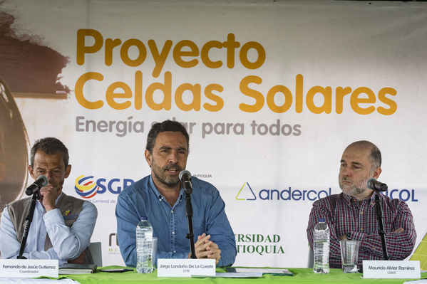 Proyecto Celdas Solares
Proyecto Celdas Solares
Fecha: Septiembre 13 de 2017
Para descargar esta fotografía en alta resolución, haga clic sobre la imagen hasta que la misma se despliegue en la pantalla completa; luego dé clic derecho y elija la opción "guardar imagen como". 
En caso de publicación por cualquier medio, solicitamos acompañarla del crédito: "Foto EPM"
Palabras clave: Proyecto Celdas Solares