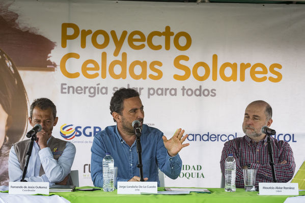 Proyecto Celdas Solares
Proyecto Celdas Solares
Fecha: Septiembre 13 de 2017
Para descargar esta fotografía en alta resolución, haga clic sobre la imagen hasta que la misma se despliegue en la pantalla completa; luego dé clic derecho y elija la opción "guardar imagen como". 
En caso de publicación por cualquier medio, solicitamos acompañarla del crédito: "Foto EPM"
Palabras clave: Proyecto Celdas Solares