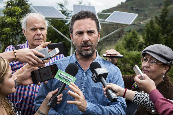 Proyecto Celdas Solares
Proyecto Celdas Solares
Fecha: Septiembre 13 de 2017
Para descargar esta fotografía en alta resolución, haga clic sobre la imagen hasta que la misma se despliegue en la pantalla completa; luego dé clic derecho y elija la opción "guardar imagen como". 
En caso de publicación por cualquier medio, solicitamos acompañarla del crédito: "Foto EPM"
Palabras clave: Proyecto Celdas Solares