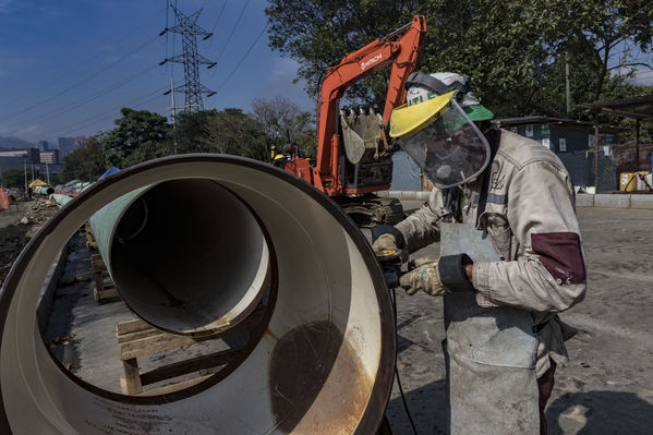 Instalación de tubería de acueducto en La Estrella
Instalación de tubería de acueducto en La Estrella
Fecha: Septiembre 13 de 2019. 
Para descargar esta fotografía en alta resolución, haga clic sobre la imagen hasta que la misma se despliegue en la pantalla completa; luego dé clic derecho y elija la opción "guardar imagen como". 
En caso de publicación por cualquier medio, solicitamos acompañarla del crédito: "Foto EPM"
Palabras clave: Instalación de tubería de acueducto en La Estrella