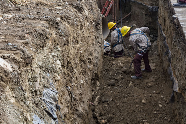 Instalación de tubería de acueducto en La Estrella
Instalación de tubería de acueducto en La Estrella
Fecha: Septiembre 13 de 2019. 
Para descargar esta fotografía en alta resolución, haga clic sobre la imagen hasta que la misma se despliegue en la pantalla completa; luego dé clic derecho y elija la opción "guardar imagen como". 
En caso de publicación por cualquier medio, solicitamos acompañarla del crédito: "Foto EPM"
Palabras clave: Instalación de tubería de acueducto en La Estrella