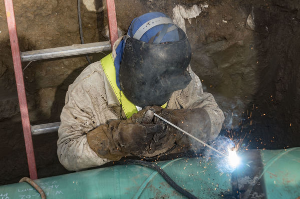 Instalación de tubería de acueducto en La Estrella
Instalación de tubería de acueducto en La Estrella
Fecha: Septiembre 13 de 2019. 
Para descargar esta fotografía en alta resolución, haga clic sobre la imagen hasta que la misma se despliegue en la pantalla completa; luego dé clic derecho y elija la opción "guardar imagen como". 
En caso de publicación por cualquier medio, solicitamos acompañarla del crédito: "Foto EPM"
Palabras clave: Instalación de tubería de acueducto en La Estrella