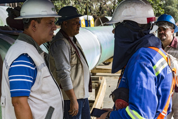 Instalación de tubería de acueducto en La Estrella
Instalación de tubería de acueducto en La Estrella
Fecha: Septiembre 13 de 2019. 
Para descargar esta fotografía en alta resolución, haga clic sobre la imagen hasta que la misma se despliegue en la pantalla completa; luego dé clic derecho y elija la opción "guardar imagen como". 
En caso de publicación por cualquier medio, solicitamos acompañarla del crédito: "Foto EPM"
Palabras clave: Instalación de tubería de acueducto en La Estrella