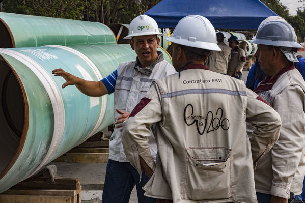 Instalación de tubería de acueducto en La Estrella
Instalación de tubería de acueducto en La Estrella
Fecha: Septiembre 13 de 2019. 
Para descargar esta fotografía en alta resolución, haga clic sobre la imagen hasta que la misma se despliegue en la pantalla completa; luego dé clic derecho y elija la opción "guardar imagen como". 
En caso de publicación por cualquier medio, solicitamos acompañarla del crédito: "Foto EPM"
Palabras clave: Instalación de tubería de acueducto en La Estrella