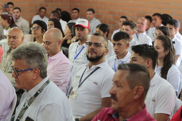 Graduaciones en modelo de educación rural
Graduaciones en modelo de educación rural
Fecha: Septiembre 14 de 2019. 
Para descargar esta fotografía en alta resolución, haga clic sobre la imagen hasta que la misma se despliegue en la pantalla completa; luego dé clic derecho y elija la opción "guardar imagen como". 
En caso de publicación por cualquier medio, solicitamos acompañarla del crédito: "Foto EPM"
Palabras clave: Graduaciones en modelo de educación rural
