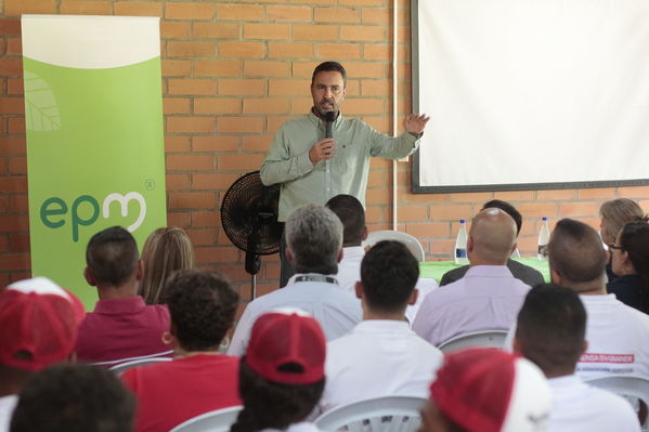 Graduaciones en modelo de educación rural
Graduaciones en modelo de educación rural
Fecha: Septiembre 14 de 2019. 
Para descargar esta fotografía en alta resolución, haga clic sobre la imagen hasta que la misma se despliegue en la pantalla completa; luego dé clic derecho y elija la opción "guardar imagen como". 
En caso de publicación por cualquier medio, solicitamos acompañarla del crédito: "Foto EPM"
Palabras clave: Graduaciones en modelo de educación rural