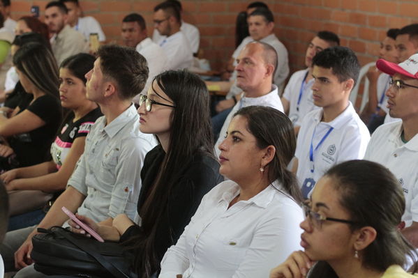 Graduaciones en modelo de educación rural
Graduaciones en modelo de educación rural
Fecha: Septiembre 14 de 2019. 
Para descargar esta fotografía en alta resolución, haga clic sobre la imagen hasta que la misma se despliegue en la pantalla completa; luego dé clic derecho y elija la opción "guardar imagen como". 
En caso de publicación por cualquier medio, solicitamos acompañarla del crédito: "Foto EPM"
Palabras clave: Graduaciones en modelo de educación rural