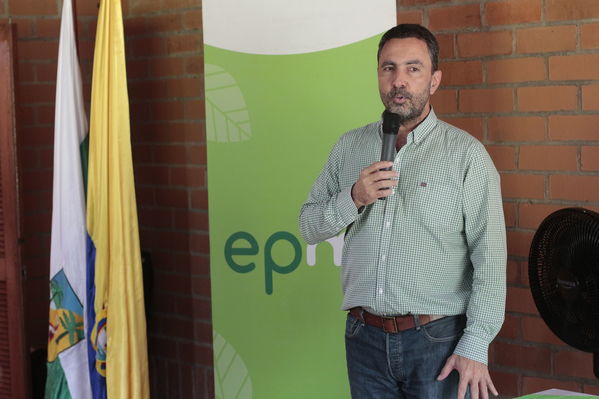 Graduaciones en modelo de educación rural
Graduaciones en modelo de educación rural
Fecha: Septiembre 14 de 2019. 
Para descargar esta fotografía en alta resolución, haga clic sobre la imagen hasta que la misma se despliegue en la pantalla completa; luego dé clic derecho y elija la opción "guardar imagen como". 
En caso de publicación por cualquier medio, solicitamos acompañarla del crédito: "Foto EPM"
Palabras clave: Graduaciones en modelo de educación rural