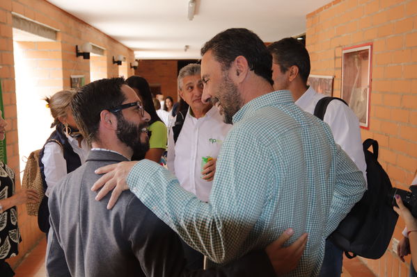 Graduaciones en modelo de educación rural
Graduaciones en modelo de educación rural
Fecha: Septiembre 14 de 2019. 
Para descargar esta fotografía en alta resolución, haga clic sobre la imagen hasta que la misma se despliegue en la pantalla completa; luego dé clic derecho y elija la opción "guardar imagen como". 
En caso de publicación por cualquier medio, solicitamos acompañarla del crédito: "Foto EPM"
Palabras clave: Graduaciones en modelo de educación rural
