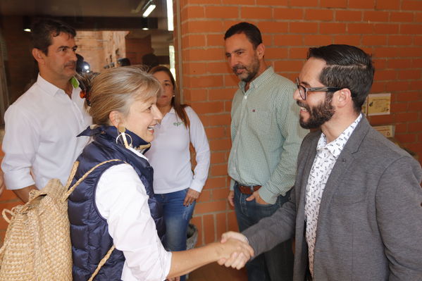 Graduaciones en modelo de educación rural
Graduaciones en modelo de educación rural
Fecha: Septiembre 14 de 2019. 
Para descargar esta fotografía en alta resolución, haga clic sobre la imagen hasta que la misma se despliegue en la pantalla completa; luego dé clic derecho y elija la opción "guardar imagen como". 
En caso de publicación por cualquier medio, solicitamos acompañarla del crédito: "Foto EPM"
Palabras clave: Graduaciones en modelo de educación rural