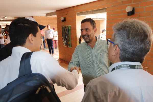 Graduaciones en modelo de educación rural
Graduaciones en modelo de educación rural
Fecha: Septiembre 14 de 2019. 
Para descargar esta fotografía en alta resolución, haga clic sobre la imagen hasta que la misma se despliegue en la pantalla completa; luego dé clic derecho y elija la opción "guardar imagen como". 
En caso de publicación por cualquier medio, solicitamos acompañarla del crédito: "Foto EPM"
Palabras clave: Graduaciones en modelo de educación rural