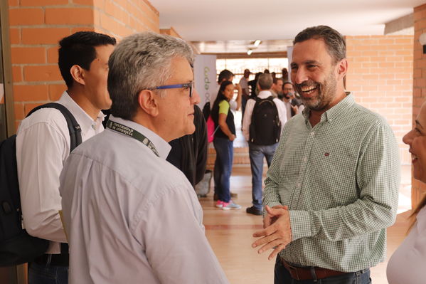 Graduaciones en modelo de educación rural
Graduaciones en modelo de educación rural
Fecha: Septiembre 14 de 2019. 
Para descargar esta fotografía en alta resolución, haga clic sobre la imagen hasta que la misma se despliegue en la pantalla completa; luego dé clic derecho y elija la opción "guardar imagen como". 
En caso de publicación por cualquier medio, solicitamos acompañarla del crédito: "Foto EPM"
Palabras clave: Graduaciones en modelo de educación rural