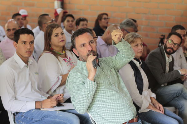Graduaciones en modelo de educación rural
Graduaciones en modelo de educación rural
Fecha: Septiembre 14 de 2019. 
Para descargar esta fotografía en alta resolución, haga clic sobre la imagen hasta que la misma se despliegue en la pantalla completa; luego dé clic derecho y elija la opción "guardar imagen como". 
En caso de publicación por cualquier medio, solicitamos acompañarla del crédito: "Foto EPM"
Palabras clave: Graduaciones en modelo de educación rural