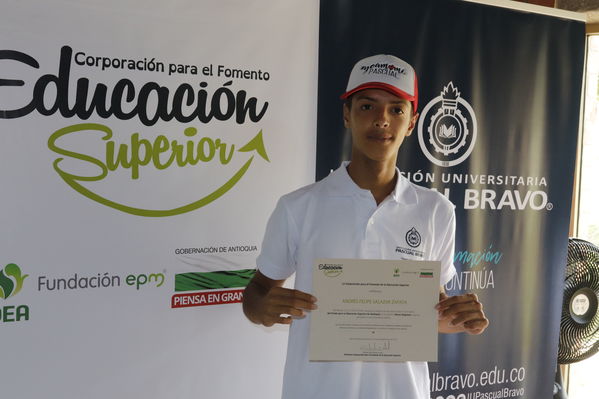Graduaciones en modelo de educación rural
Graduaciones en modelo de educación rural
Fecha: Septiembre 14 de 2019. 
Para descargar esta fotografía en alta resolución, haga clic sobre la imagen hasta que la misma se despliegue en la pantalla completa; luego dé clic derecho y elija la opción "guardar imagen como". 
En caso de publicación por cualquier medio, solicitamos acompañarla del crédito: "Foto EPM"
Palabras clave: Graduaciones en modelo de educación rural