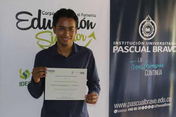 Graduaciones en modelo de educación rural
Graduaciones en modelo de educación rural
Fecha: Septiembre 14 de 2019. 
Para descargar esta fotografía en alta resolución, haga clic sobre la imagen hasta que la misma se despliegue en la pantalla completa; luego dé clic derecho y elija la opción "guardar imagen como". 
En caso de publicación por cualquier medio, solicitamos acompañarla del crédito: "Foto EPM"
Palabras clave: Graduaciones en modelo de educación rural