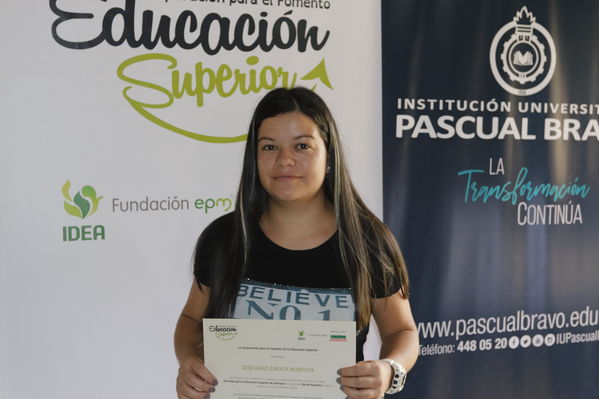 Graduaciones en modelo de educación rural
Graduaciones en modelo de educación rural
Fecha: Septiembre 14 de 2019. 
Para descargar esta fotografía en alta resolución, haga clic sobre la imagen hasta que la misma se despliegue en la pantalla completa; luego dé clic derecho y elija la opción "guardar imagen como". 
En caso de publicación por cualquier medio, solicitamos acompañarla del crédito: "Foto EPM"
Palabras clave: Graduaciones en modelo de educación rural