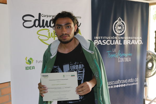 Graduaciones en modelo de educación rural
Graduaciones en modelo de educación rural
Fecha: Septiembre 14 de 2019. 
Para descargar esta fotografía en alta resolución, haga clic sobre la imagen hasta que la misma se despliegue en la pantalla completa; luego dé clic derecho y elija la opción "guardar imagen como". 
En caso de publicación por cualquier medio, solicitamos acompañarla del crédito: "Foto EPM"
Palabras clave: Graduaciones en modelo de educación rural