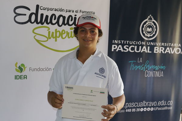 Graduaciones en modelo de educación rural
Graduaciones en modelo de educación rural
Fecha: Septiembre 14 de 2019. 
Para descargar esta fotografía en alta resolución, haga clic sobre la imagen hasta que la misma se despliegue en la pantalla completa; luego dé clic derecho y elija la opción "guardar imagen como". 
En caso de publicación por cualquier medio, solicitamos acompañarla del crédito: "Foto EPM"
Palabras clave: Graduaciones en modelo de educación rural