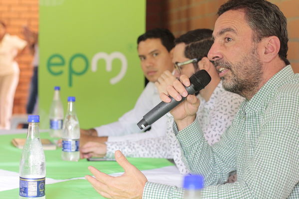 Graduaciones en modelo de educación rural
Graduaciones en modelo de educación rural
Fecha: Septiembre 14 de 2019. 
Para descargar esta fotografía en alta resolución, haga clic sobre la imagen hasta que la misma se despliegue en la pantalla completa; luego dé clic derecho y elija la opción "guardar imagen como". 
En caso de publicación por cualquier medio, solicitamos acompañarla del crédito: "Foto EPM"
Palabras clave: Graduaciones en modelo de educación rural