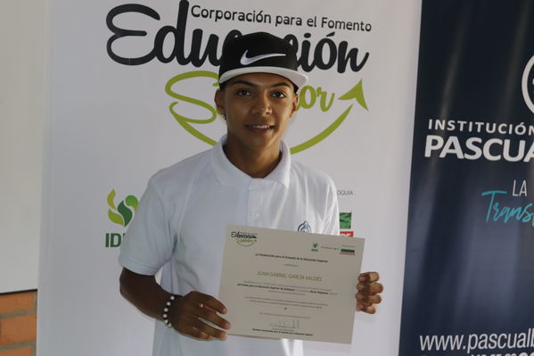 Graduaciones en modelo de educación rural
Graduaciones en modelo de educación rural
Fecha: Septiembre 14 de 2019. 
Para descargar esta fotografía en alta resolución, haga clic sobre la imagen hasta que la misma se despliegue en la pantalla completa; luego dé clic derecho y elija la opción "guardar imagen como". 
En caso de publicación por cualquier medio, solicitamos acompañarla del crédito: "Foto EPM"
Palabras clave: Graduaciones en modelo de educación rural