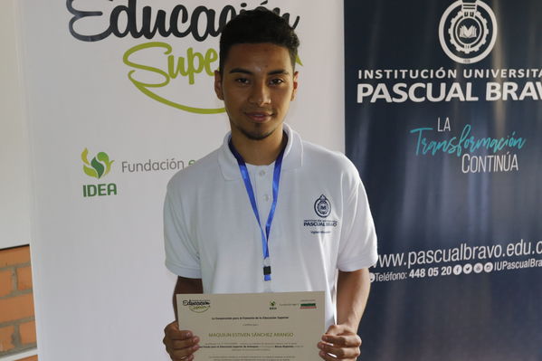 Graduaciones en modelo de educación rural
Graduaciones en modelo de educación rural
Fecha: Septiembre 14 de 2019. 
Para descargar esta fotografía en alta resolución, haga clic sobre la imagen hasta que la misma se despliegue en la pantalla completa; luego dé clic derecho y elija la opción "guardar imagen como". 
En caso de publicación por cualquier medio, solicitamos acompañarla del crédito: "Foto EPM"
Palabras clave: Graduaciones en modelo de educación rural