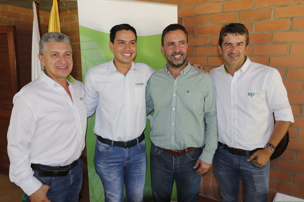 Graduaciones en modelo de educación rural
Graduaciones en modelo de educación rural
Fecha: Septiembre 14 de 2019. 
Para descargar esta fotografía en alta resolución, haga clic sobre la imagen hasta que la misma se despliegue en la pantalla completa; luego dé clic derecho y elija la opción "guardar imagen como". 
En caso de publicación por cualquier medio, solicitamos acompañarla del crédito: "Foto EPM"
Palabras clave: Graduaciones en modelo de educación rural