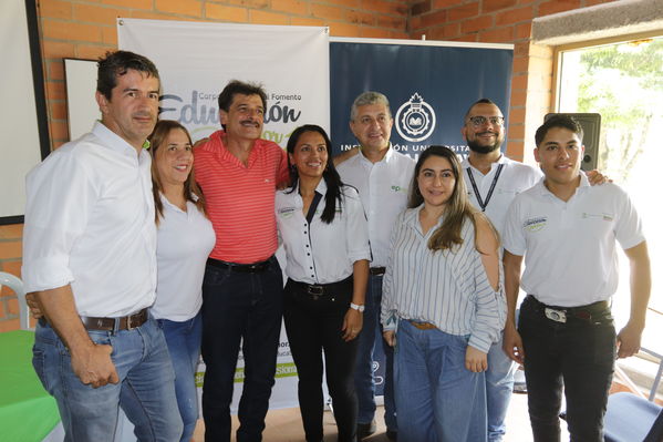 Graduaciones en modelo de educación rural
Graduaciones en modelo de educación rural
Fecha: Septiembre 14 de 2019. 
Para descargar esta fotografía en alta resolución, haga clic sobre la imagen hasta que la misma se despliegue en la pantalla completa; luego dé clic derecho y elija la opción "guardar imagen como". 
En caso de publicación por cualquier medio, solicitamos acompañarla del crédito: "Foto EPM"
Palabras clave: Graduaciones en modelo de educación rural